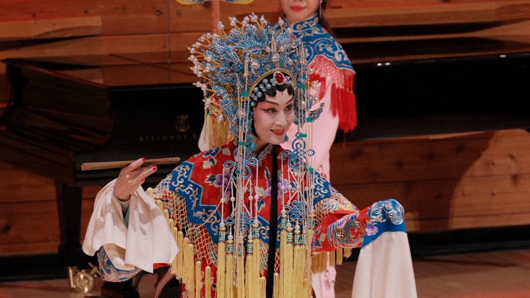 On February 22, 2025, Ms. Jia Yonghong,performed a segment from the Peking Opera “The Drunken Empress” at the Chinese Students and Scholars Association’s Spring Festival Gala held